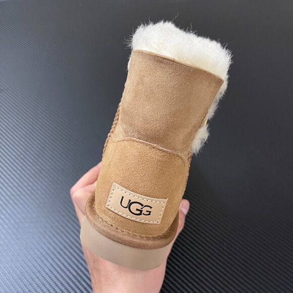 Womens UGG Light Brown Buckle Snow Boots - Picture 4 of 10
